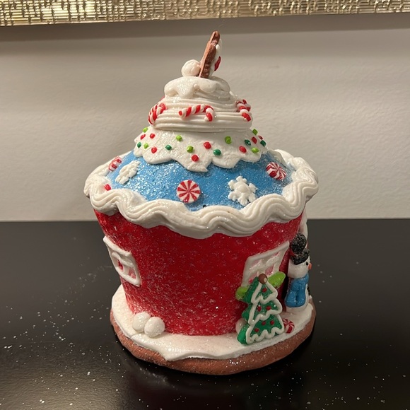 Light Up Gingerbread House - Picture 6 of 11